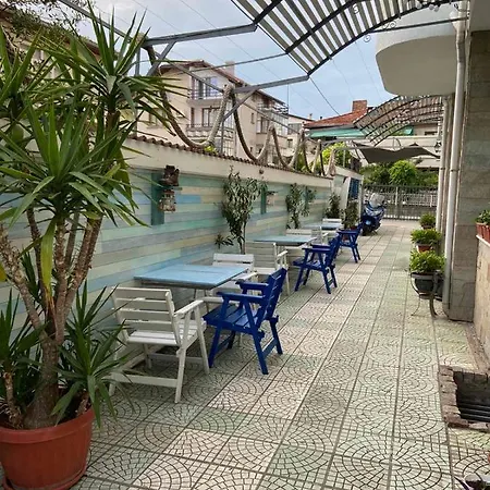 Lilia 2 Family Хотел 2*