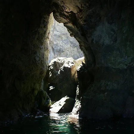 Хотел Lilia 2 Family Приморско