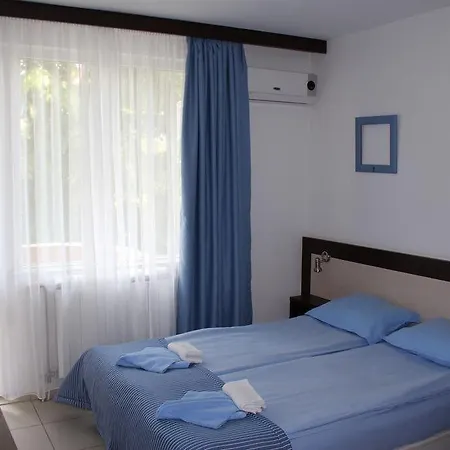 Хотел Lilia 2 Family