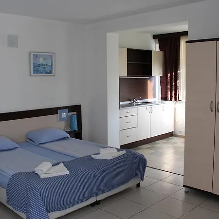 Lilia 2 Family Хотел Приморско