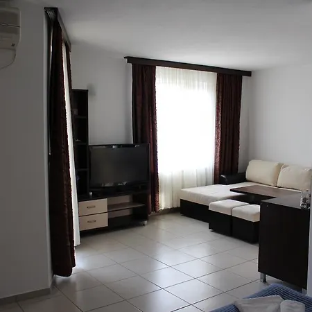 Хотел Lilia 2 Family Приморско