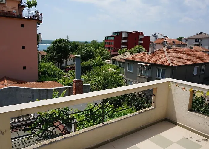 Lilia 2 Family Hotel